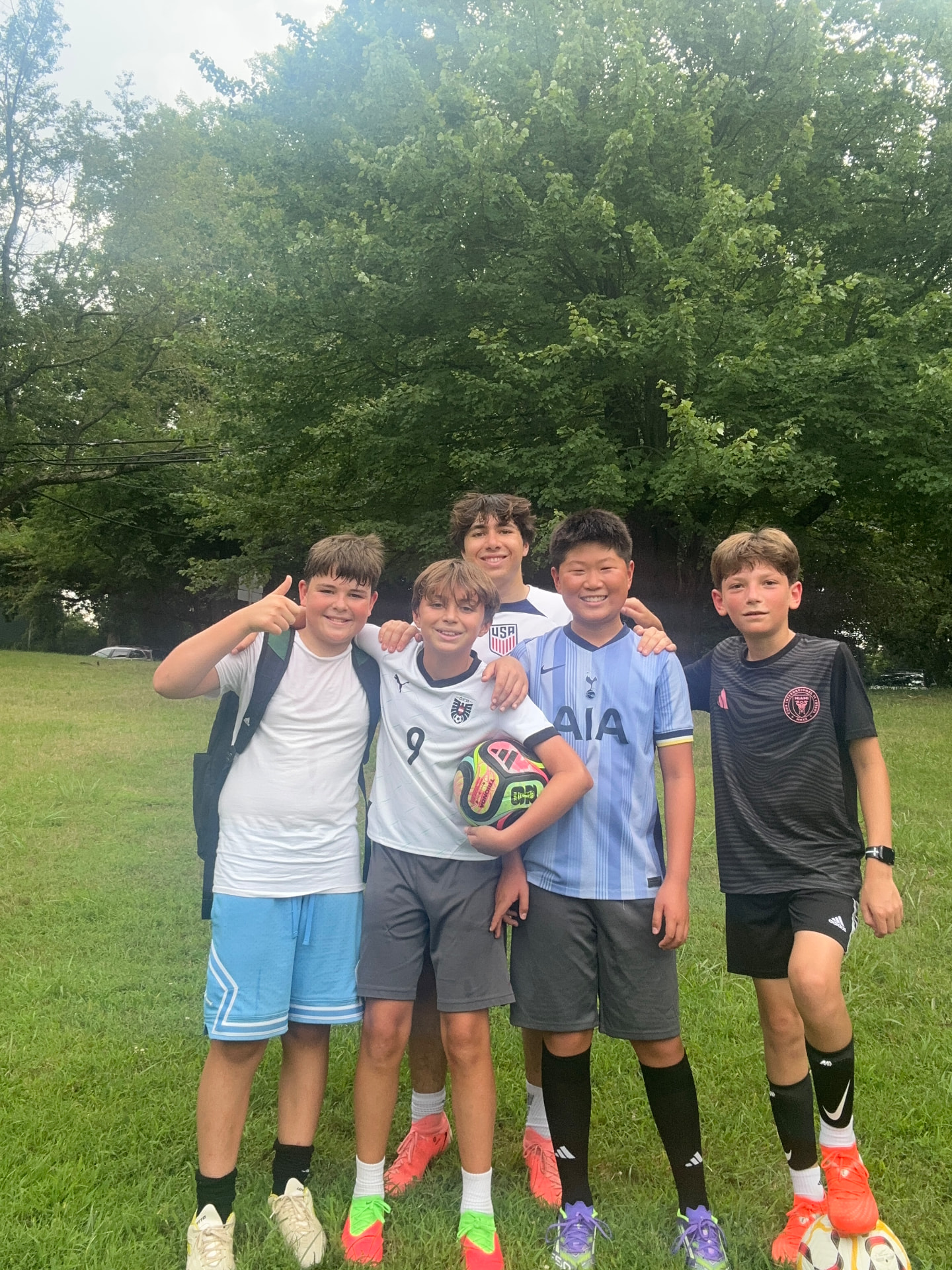 Young players training with Aiden Lyons at Flow Soccer